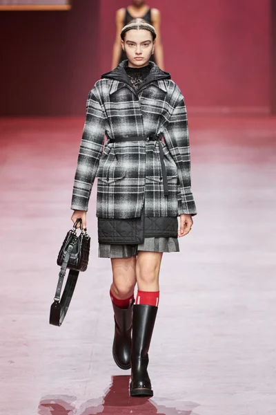 Look 50